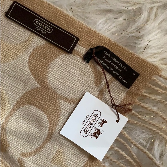 Coach Optic Signature Muffler (100% Merino Wool) - Picture 2 of 3